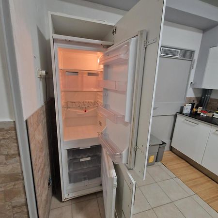 Underground Home Vicino Metropolitana Comasina Cormano Exterior photo