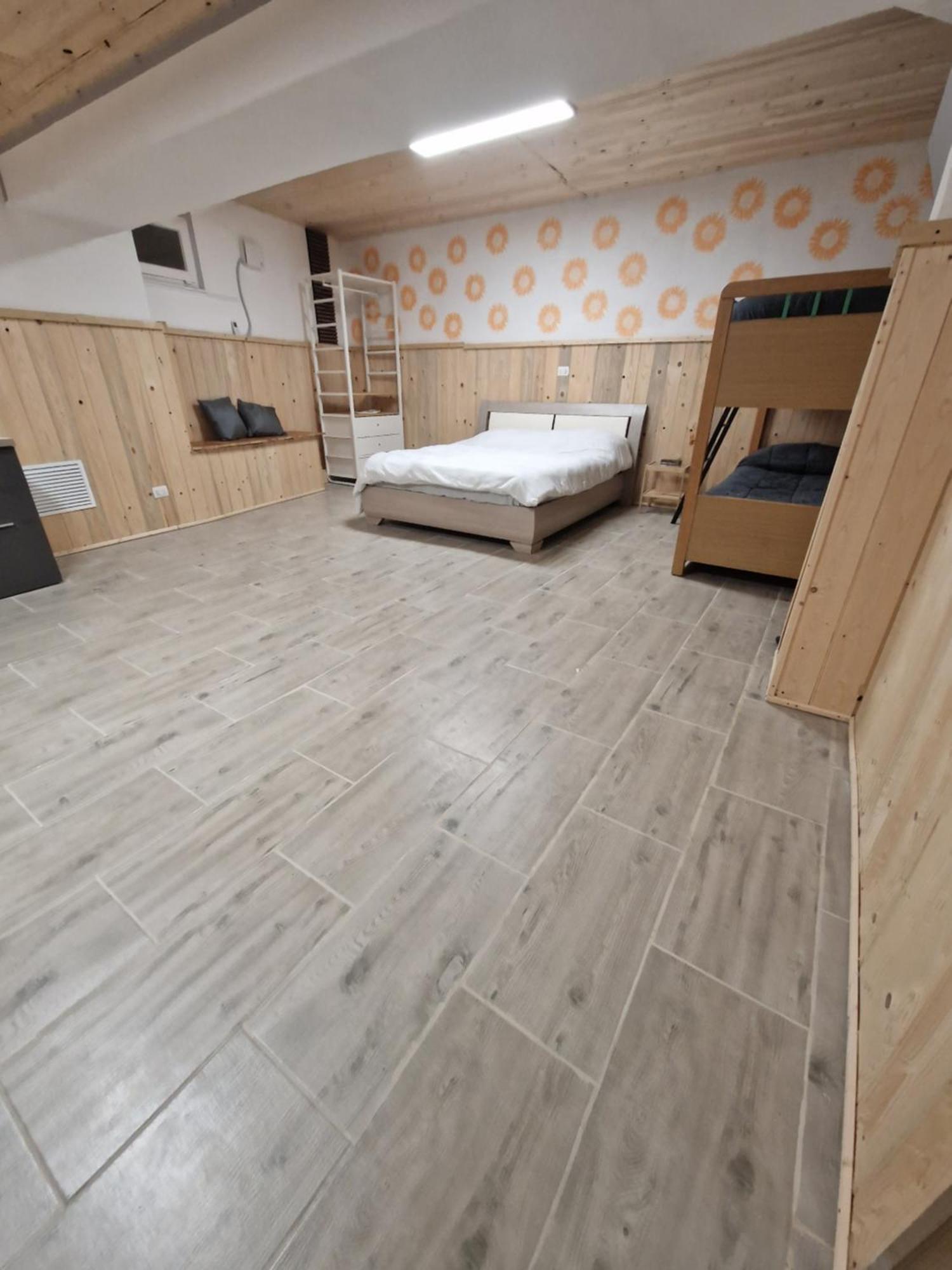 Underground Home Vicino Metropolitana Comasina Cormano Exterior photo