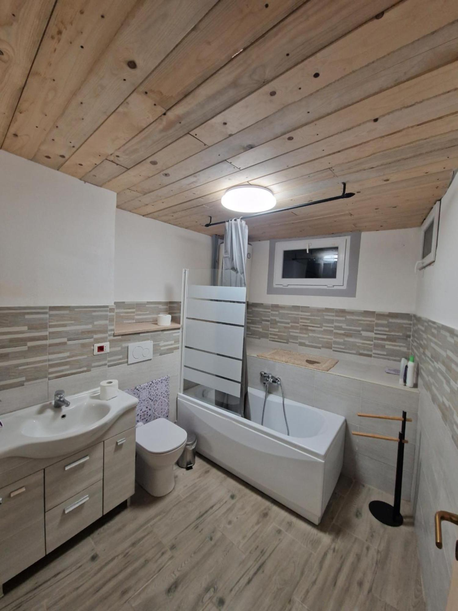 Underground Home Vicino Metropolitana Comasina Cormano Exterior photo