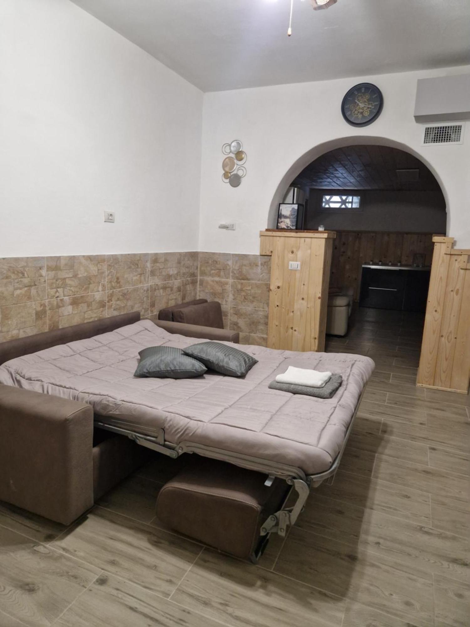 Underground Home Vicino Metropolitana Comasina Cormano Exterior photo